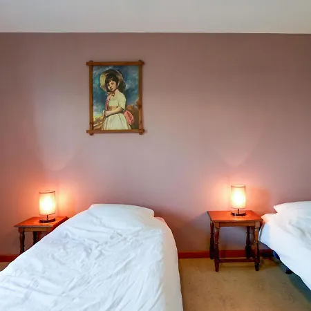Tatil Evi Spacious Holiday In La Reid With Terrace And Garden
